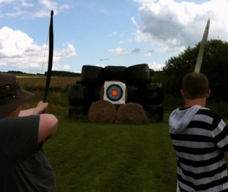  向你的朋友挑战射箭比赛